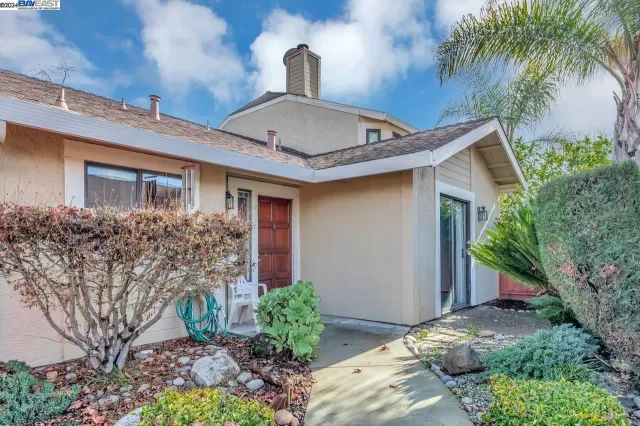 MLS: 41049259 Condo For Sale