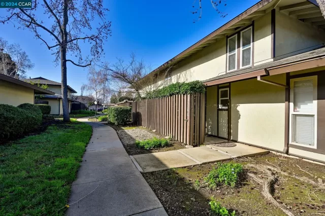 MLS: 41049514 Condo For Sale