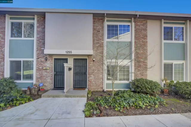 MLS: 41049547 Condo For Sale