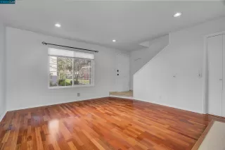 Photo #5: 41049547 Listing