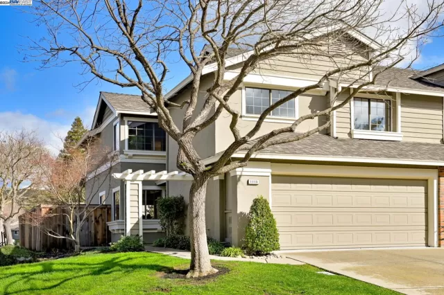 MLS: 41049563 Condo For Sale