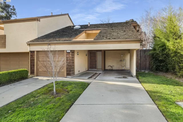 MLS: 41049713 Condo For Sale