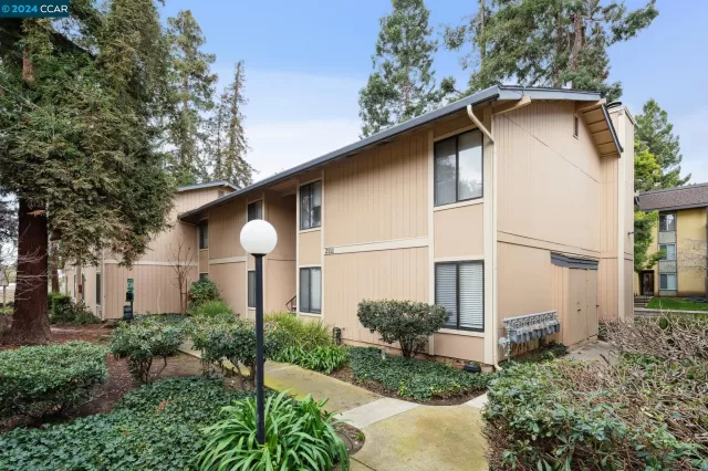 MLS: 41049745 Condo For Sale