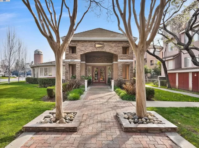 MLS: 41049919 Condo For Sale