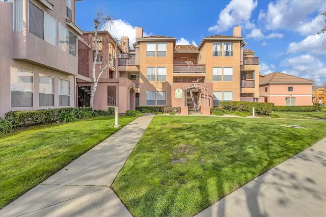 MLS: 41049958 Condo For Sale