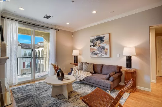 MLS: 41049964 Condo For Sale