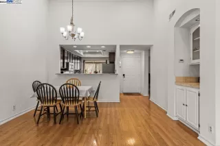 Photo #5: 41049975 Listing