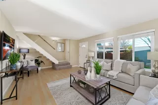 Photo #4: 41050004 Listing 