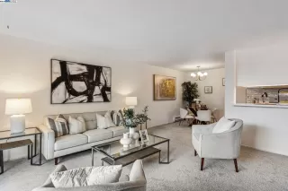 Photo #3: 41050010 Listing