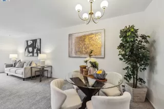 Photo #6: 41050010 Listing