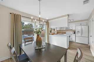 Photo #6: 41050013 Listing