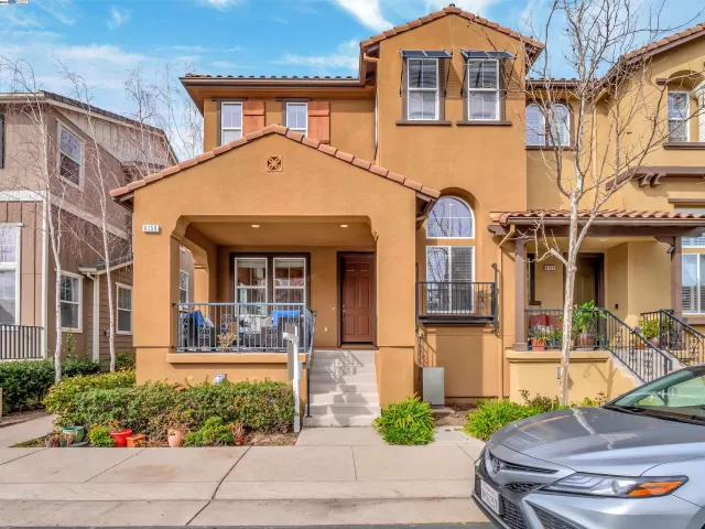MLS: 41050040 Condo For Sale