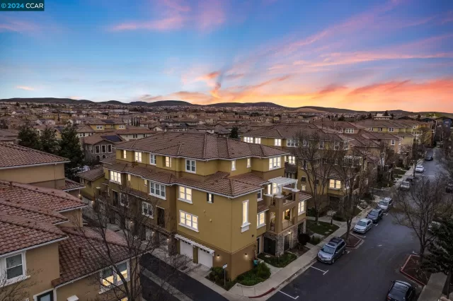 MLS: 41050076 Condo For Sale