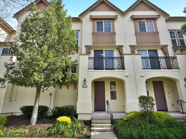 MLS: 41050166 Condo For Sale