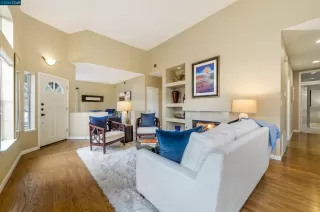 Photo #5: 41050229 Listing 