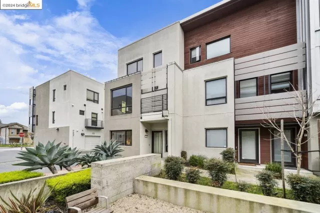 MLS: 41050300 Condo For Sale