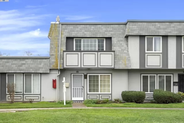 MLS: 41050313 Condo For Sale