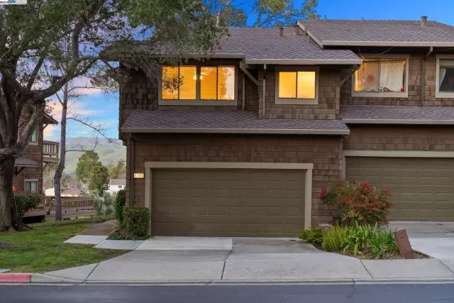MLS: 41050343 Condo For Sale