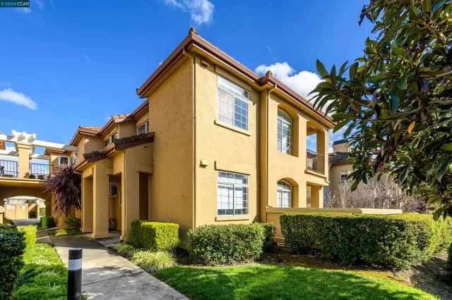 MLS: 41050356 Condo For Sale