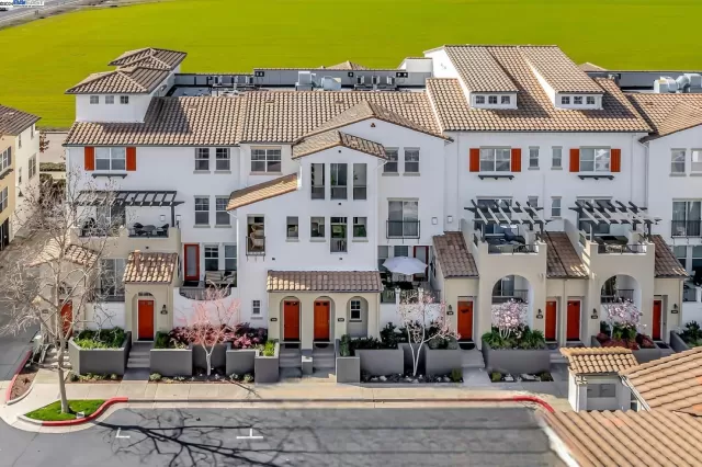 MLS: 41050398 Condo For Sale