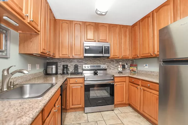 MLS: 41050403 Condo For Sale