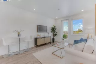 Photo #4: 41050420 Listing 