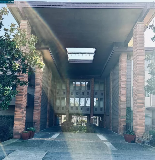 MLS: 41050505 Condo For Sale