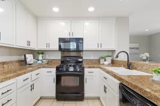 Photo #6: 41050573 Listing