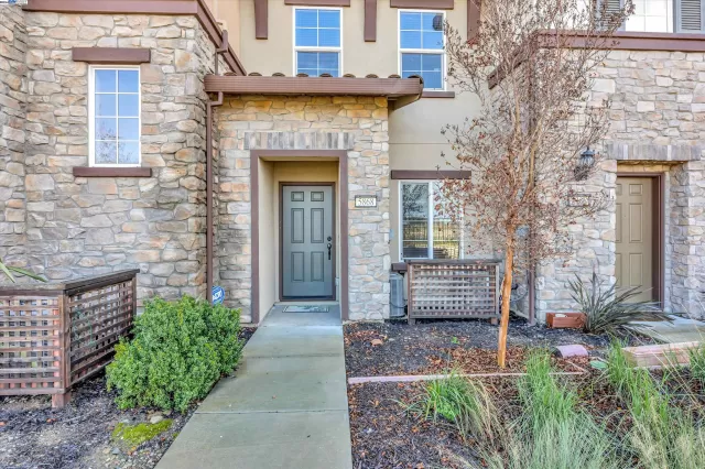 MLS: 41050720 Condo For Sale