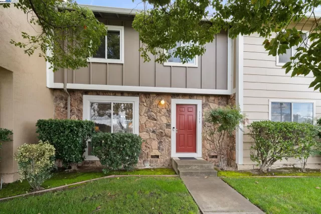 MLS: 41050752 Condo For Sale