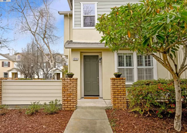 MLS: 41050783 Condo For Sale