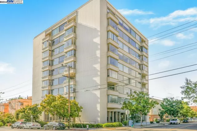 MLS: 41050838 Condo For Sale