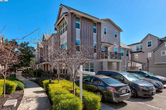 MLS: 41051195 Condo For Sale