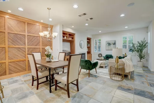 MLS: 41051222 Condo For Sale