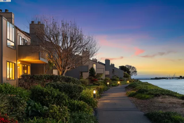 MLS: 41051290 Condo For Sale