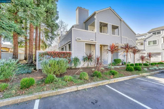 MLS: 41051294 Condo For Sale