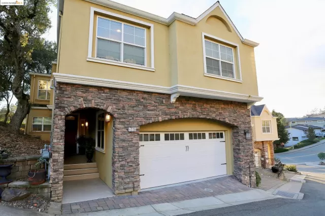 MLS: 41051449 Condo For Sale