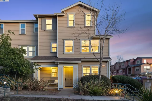 MLS: 41051504 Condo For Sale