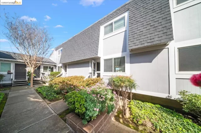 MLS: 41051526 Condo For Sale