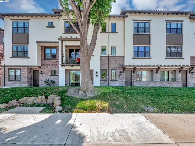 MLS: 41051599 Condo For Sale