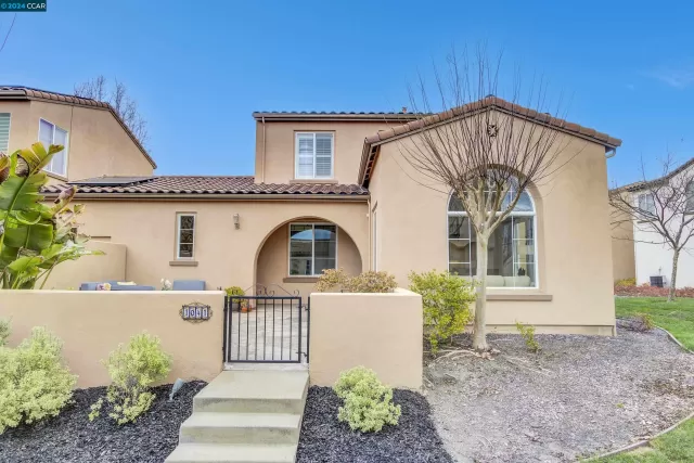 MLS: 41051919 Condo For Sale