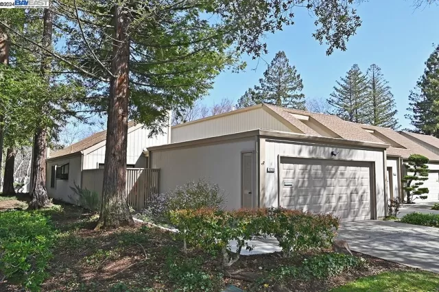 MLS: 41052046 Condo For Sale