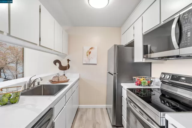 MLS: 41052064 Condo For Sale