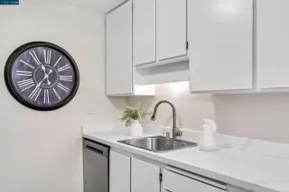 Photo #2: 41052099 Listing 