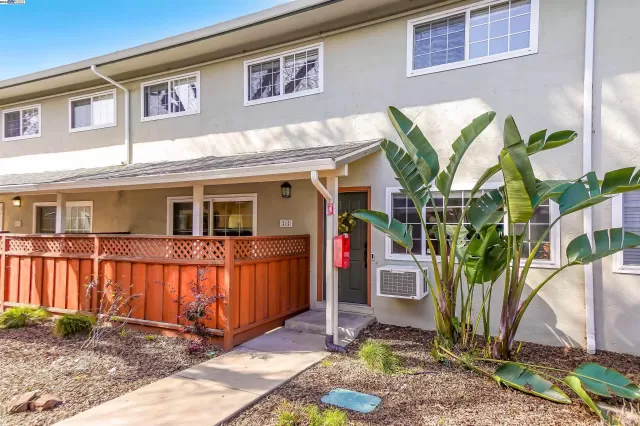 MLS: 41052106 Condo For Sale