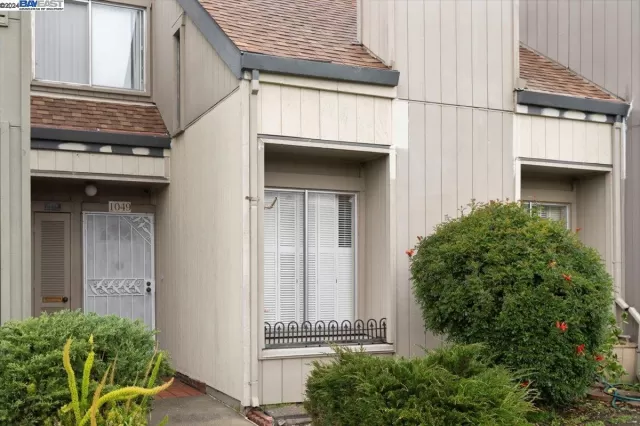 MLS: 41052243 Condo For Sale