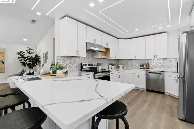 MLS: 41052451 Condo For Sale