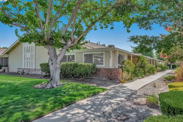 MLS: 41052471 Condo For Sale