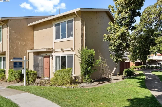 MLS: 41052524 Condo For Sale