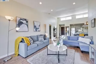 More Details about MLS # 41052544 : 398 PARROTT ST # 304